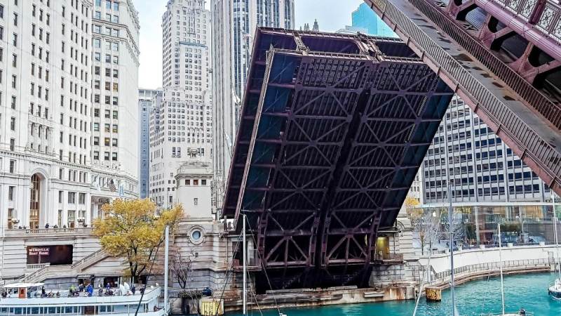 和平精英职业比赛与路人排位在节奏上有哪些区别